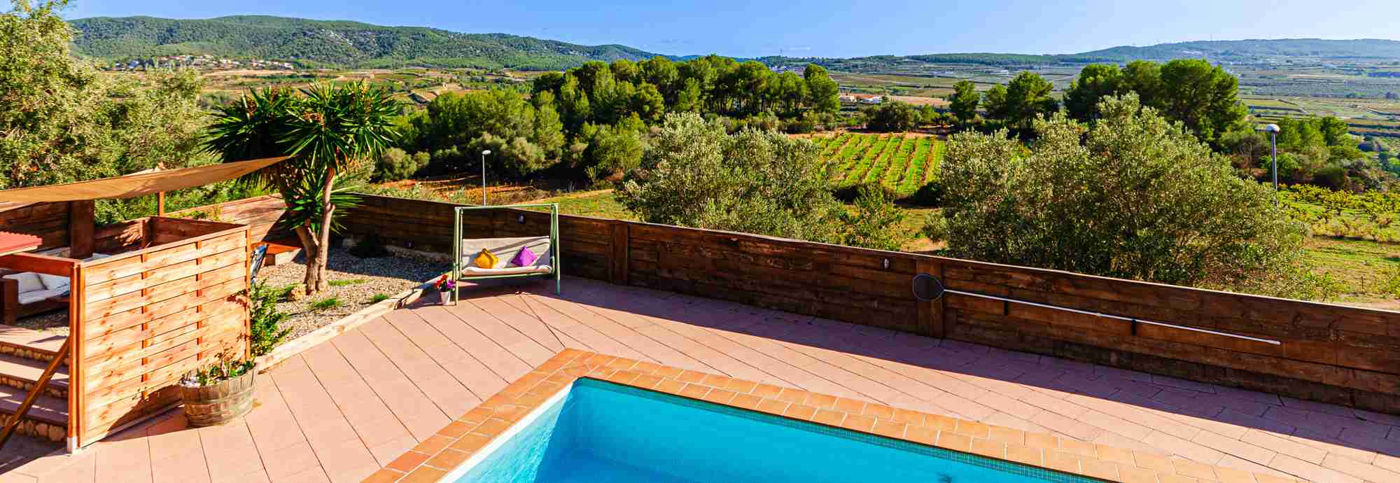 Villa entre viñedos con piscina climatizada cerca de Barcelona y playas